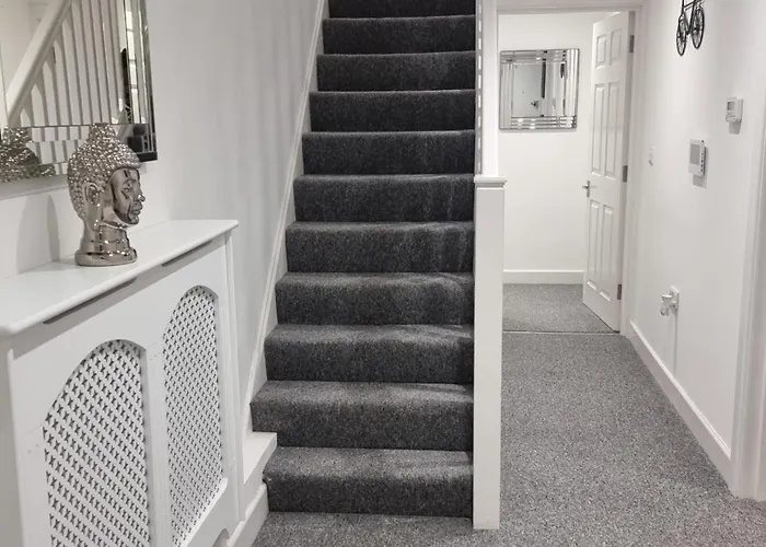 London Oasis Modern 2Br Apartment
